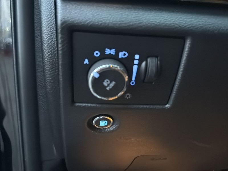 Jeep Grand Cherokee Vehicle Full-screen Gallery Image 29