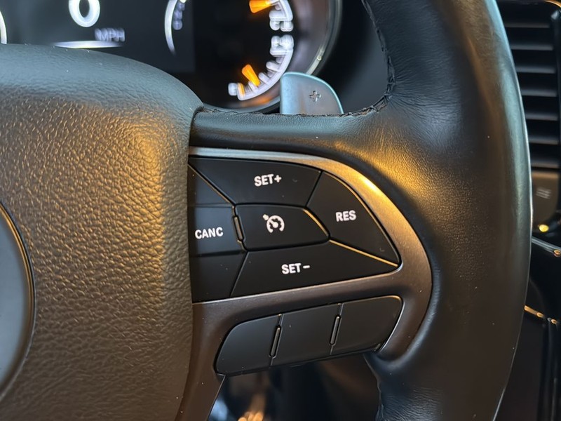 Jeep Grand Cherokee Vehicle Full-screen Gallery Image 30