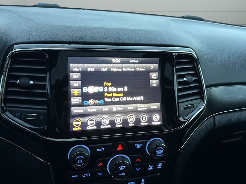 Jeep Grand Cherokee Vehicle Full-screen Gallery Image 33