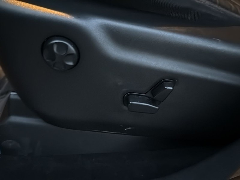 Jeep Grand Cherokee Vehicle Full-screen Gallery Image 37