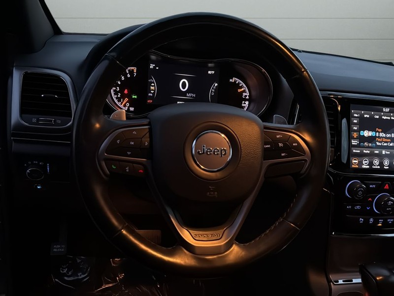 Jeep Grand Cherokee Vehicle Full-screen Gallery Image 38