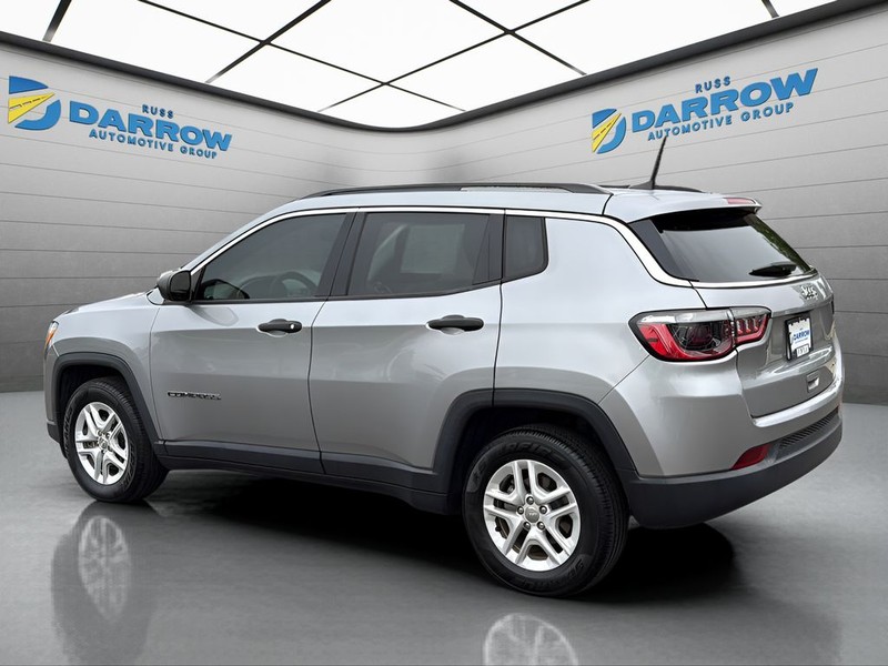 Jeep Compass Vehicle Full-screen Gallery Image 3
