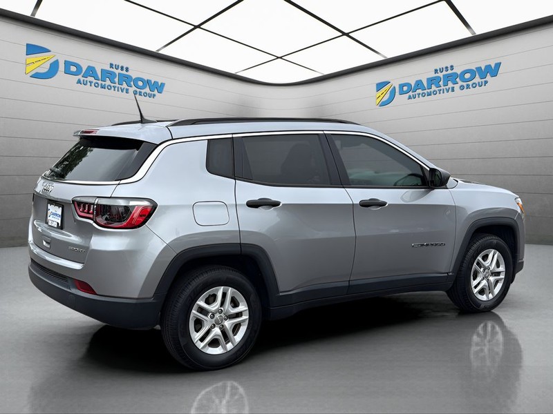 Jeep Compass Vehicle Full-screen Gallery Image 5