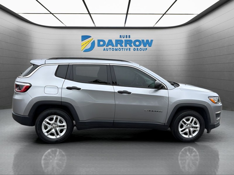 Jeep Compass Vehicle Full-screen Gallery Image 6