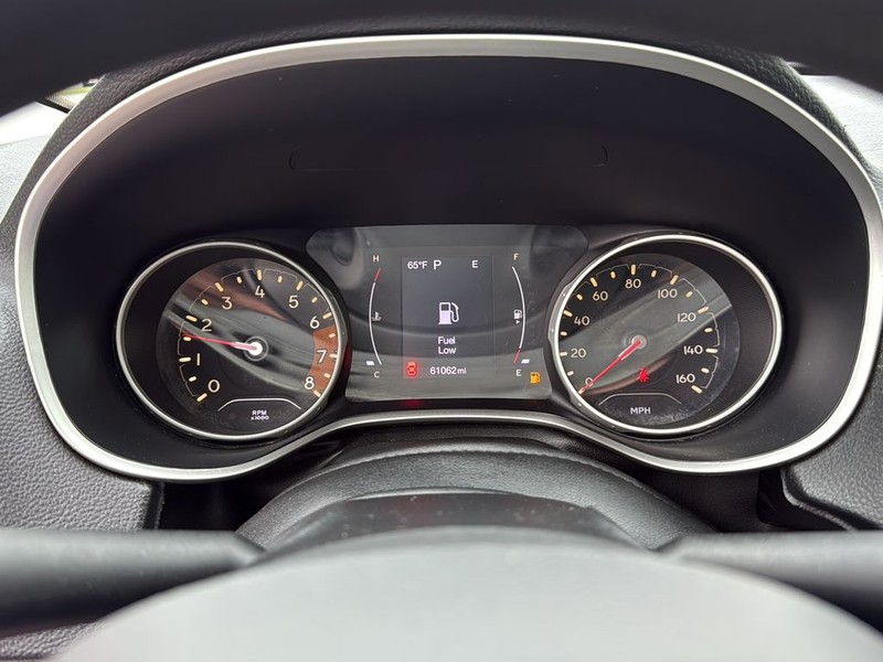 Jeep Compass Vehicle Full-screen Gallery Image 13