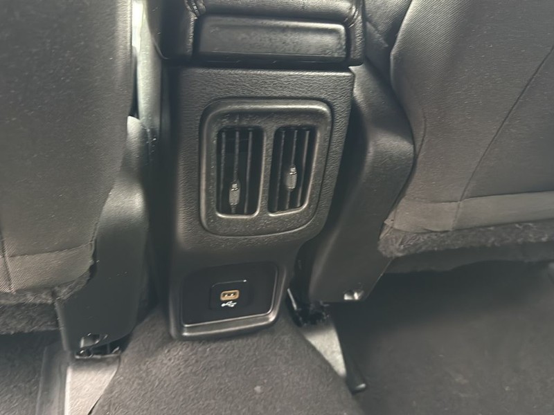 Jeep Compass Vehicle Full-screen Gallery Image 17