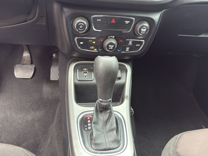 Jeep Compass Vehicle Full-screen Gallery Image 20