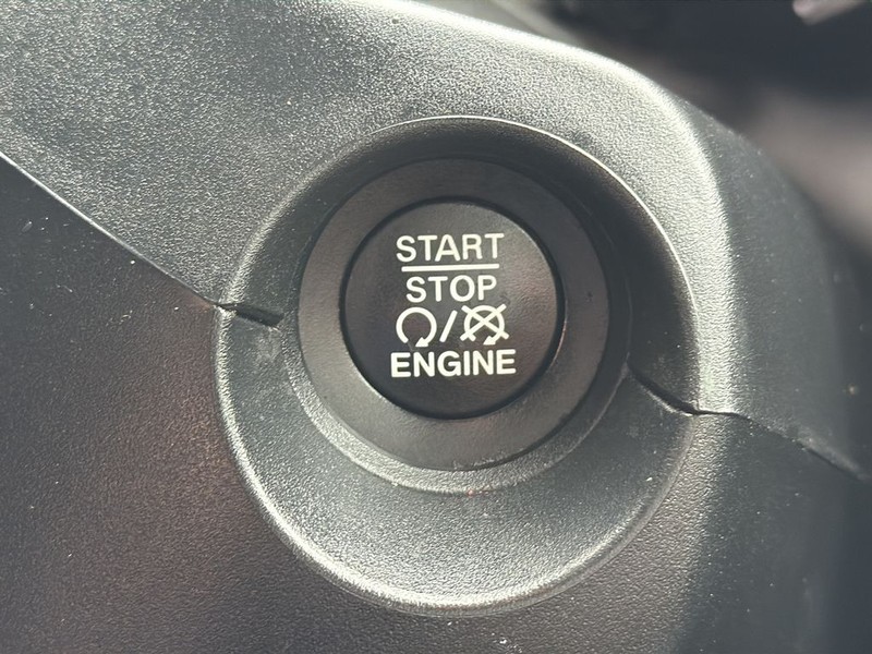 Jeep Compass Vehicle Full-screen Gallery Image 24