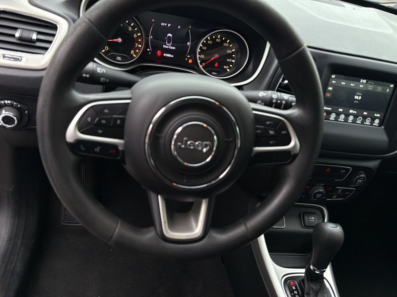 Jeep Compass Vehicle Full-screen Gallery Image 26