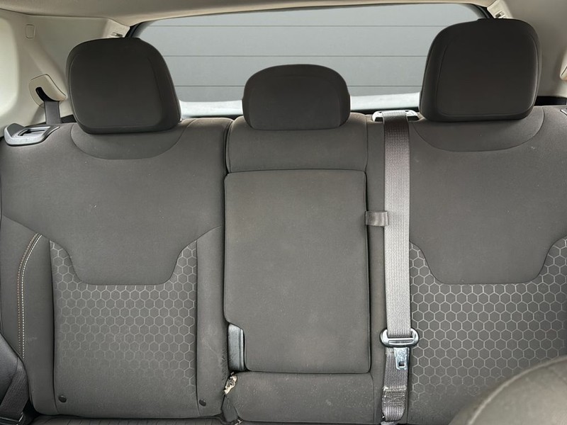 Jeep Compass Vehicle Full-screen Gallery Image 27