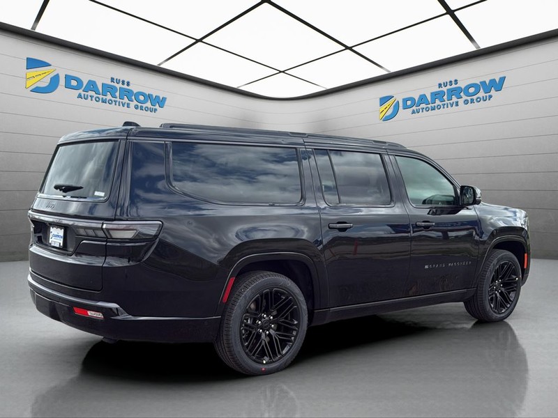 Jeep Grand Wagoneer L Vehicle Full-screen Gallery Image 5