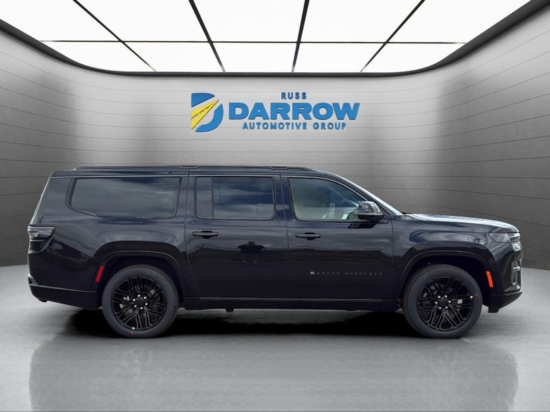 Jeep Grand Wagoneer L Vehicle Full-screen Gallery Image 6