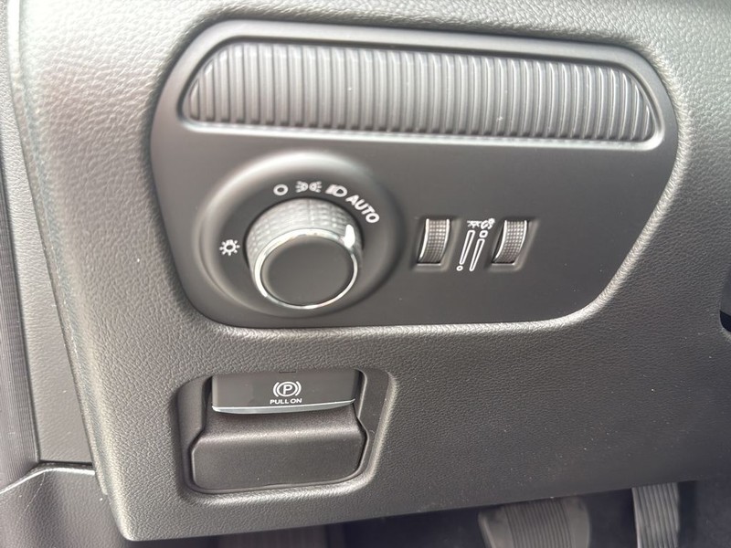 Jeep Grand Wagoneer L Vehicle Full-screen Gallery Image 19
