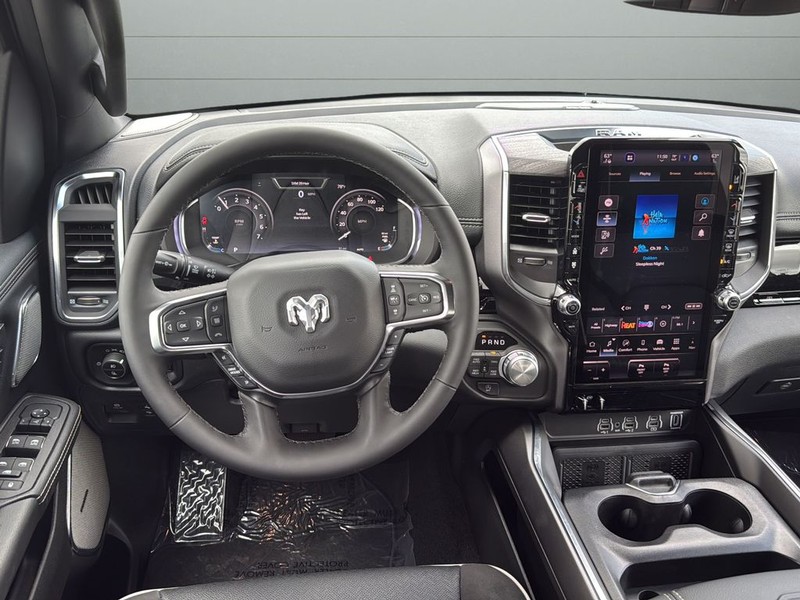 Ram 1500 Vehicle Full-screen Gallery Image 12