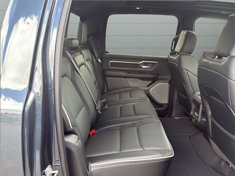 Ram 1500 Vehicle Full-screen Gallery Image 14