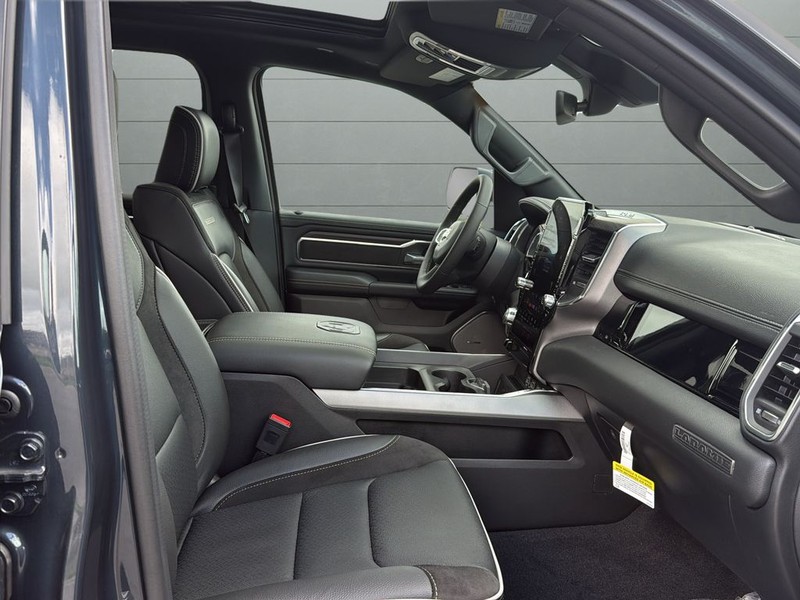 Ram 1500 Vehicle Full-screen Gallery Image 15