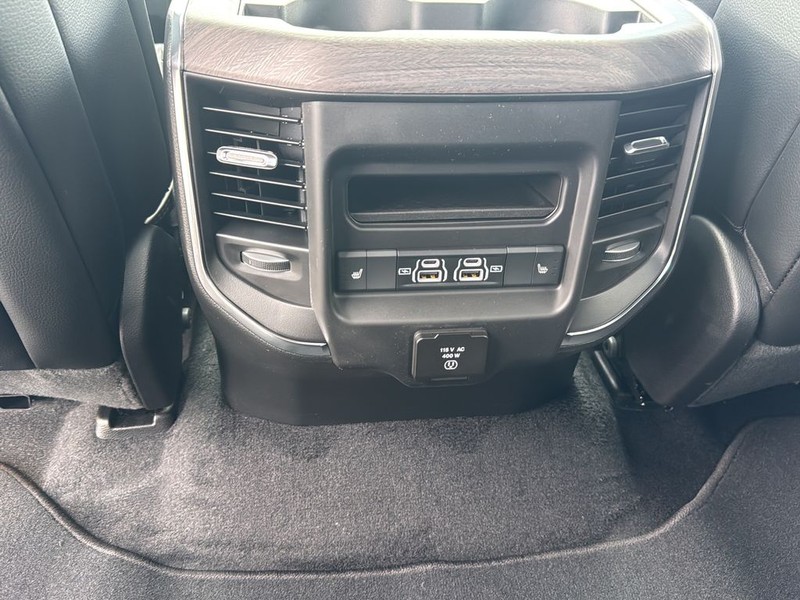 Ram 1500 Vehicle Full-screen Gallery Image 18