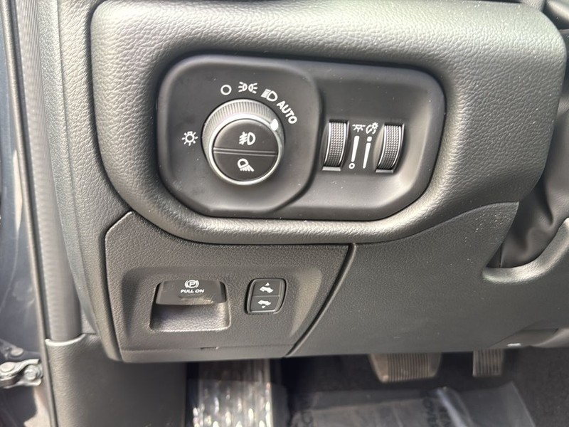 Ram 1500 Vehicle Full-screen Gallery Image 19