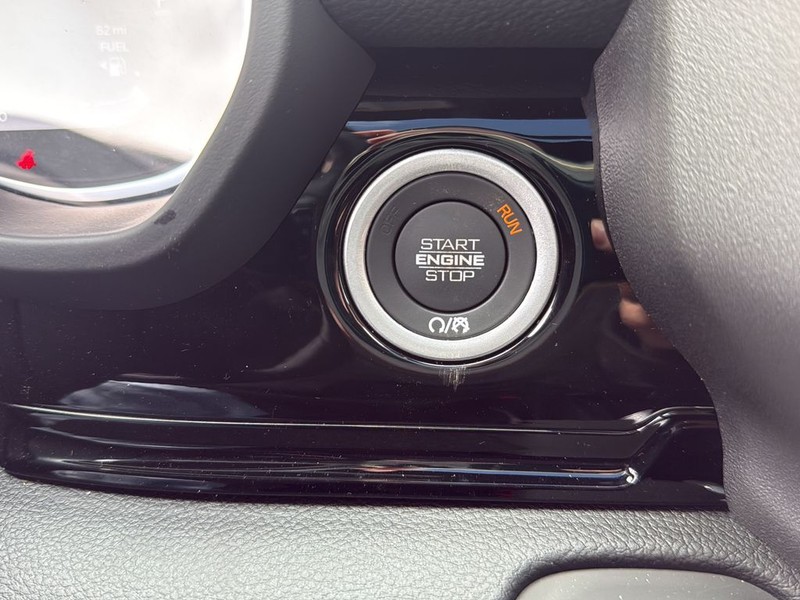 Ram 1500 Vehicle Full-screen Gallery Image 21