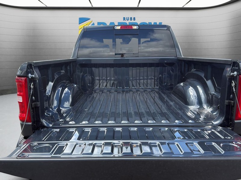 Ram 1500 Vehicle Full-screen Gallery Image 25