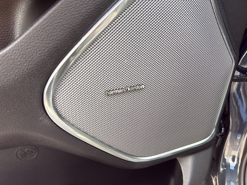 Ram 1500 Vehicle Full-screen Gallery Image 26