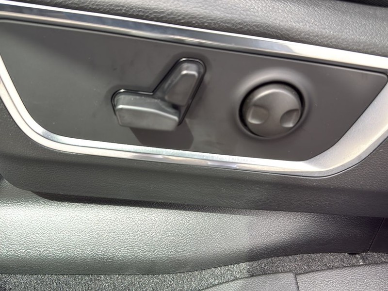 Ram 1500 Vehicle Full-screen Gallery Image 27