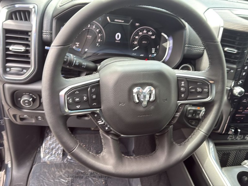 Ram 1500 Vehicle Full-screen Gallery Image 28