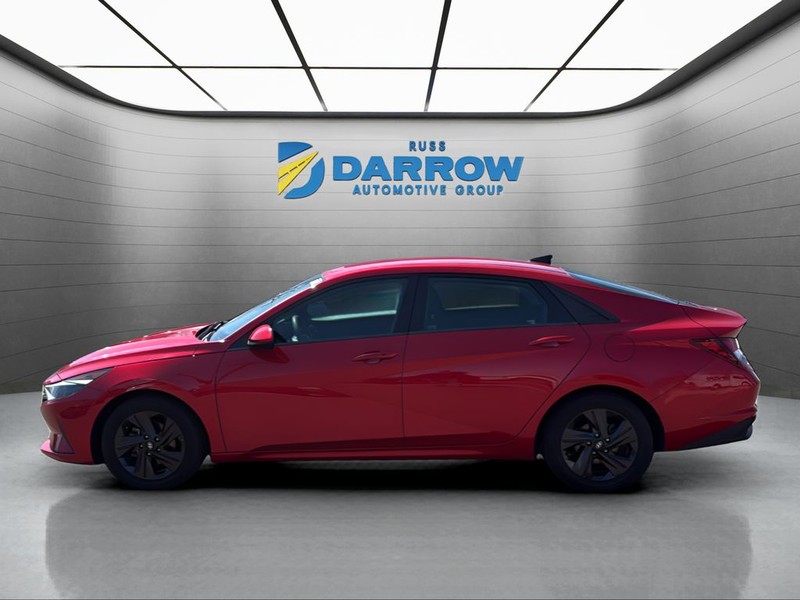 Hyundai Elantra Vehicle Full-screen Gallery Image 2