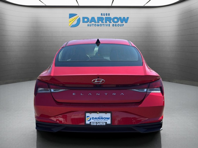 Hyundai Elantra Vehicle Full-screen Gallery Image 4