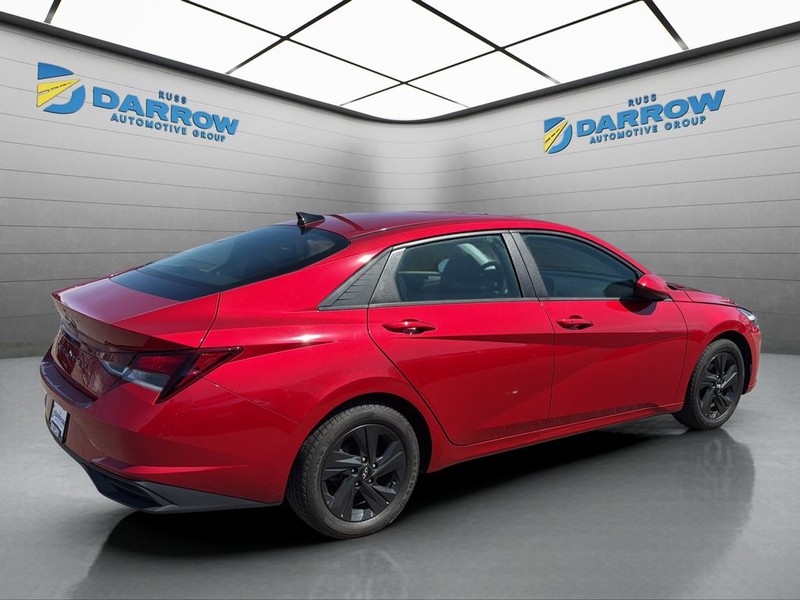Hyundai Elantra Vehicle Full-screen Gallery Image 5