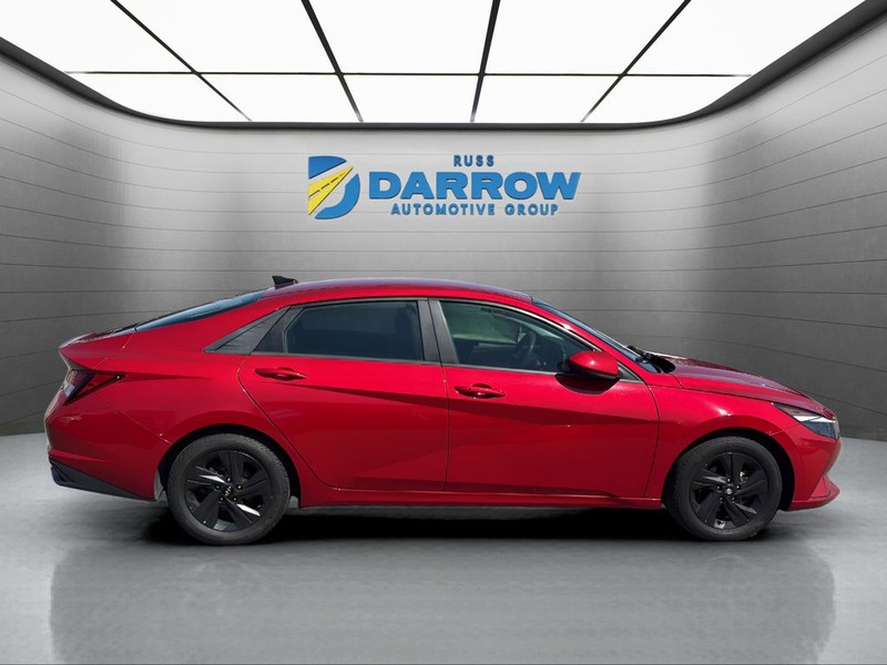 Hyundai Elantra Vehicle Full-screen Gallery Image 6