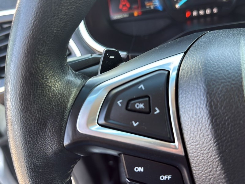 Ford Edge Vehicle Full-screen Gallery Image 9