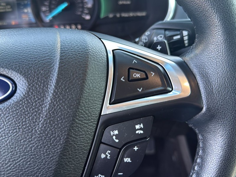 Ford Edge Vehicle Full-screen Gallery Image 10