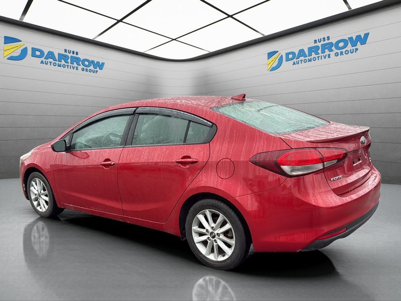 Kia Forte Vehicle Full-screen Gallery Image 3