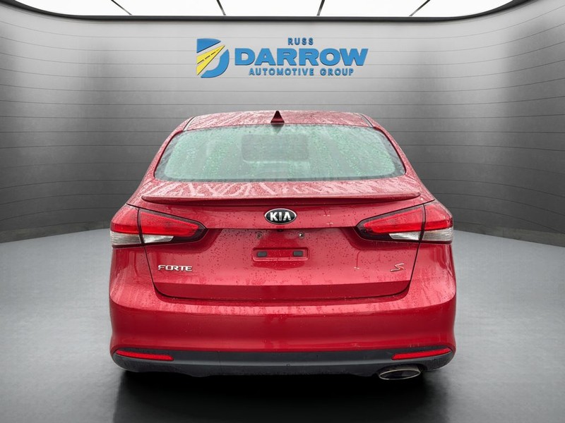 Kia Forte Vehicle Full-screen Gallery Image 4