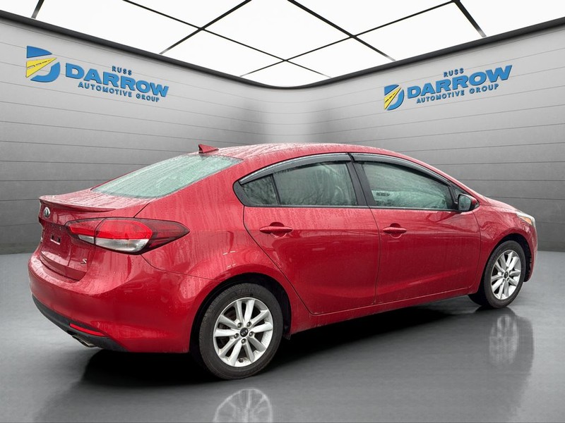 Kia Forte Vehicle Full-screen Gallery Image 5