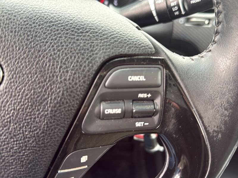 Kia Forte Vehicle Full-screen Gallery Image 10