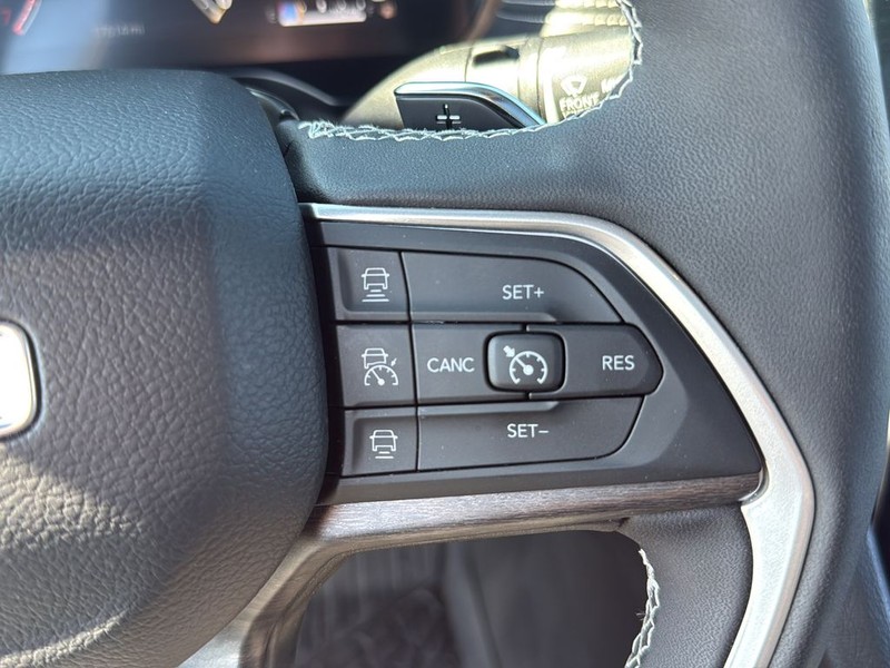 Jeep Grand Cherokee Vehicle Full-screen Gallery Image 20