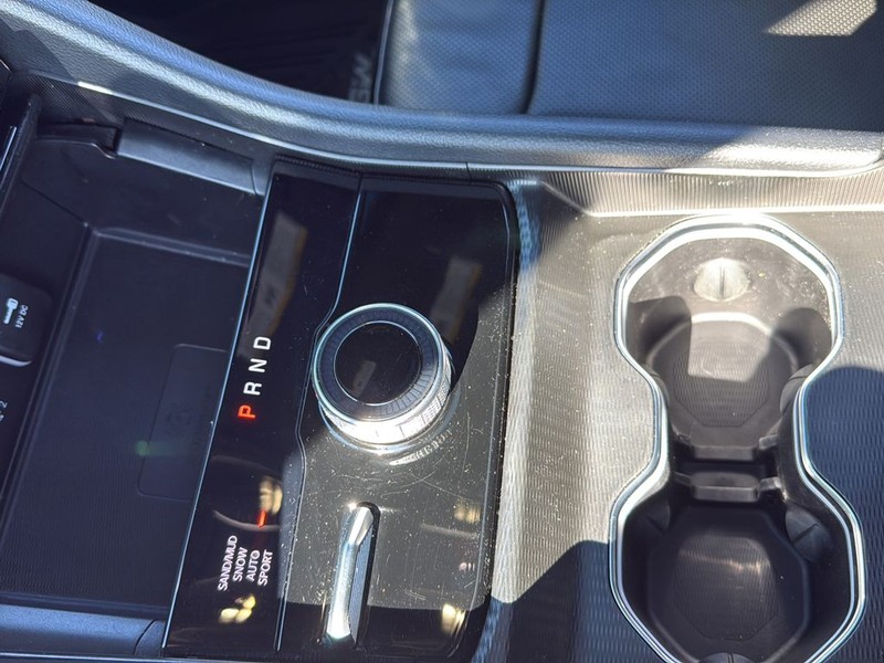 Jeep Grand Cherokee Vehicle Full-screen Gallery Image 22