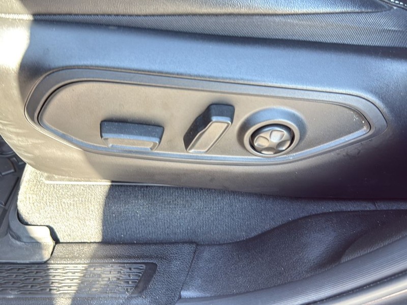 Jeep Grand Cherokee Vehicle Full-screen Gallery Image 28