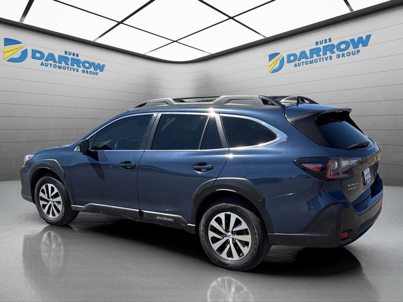 Subaru Outback Vehicle Full-screen Gallery Image 3
