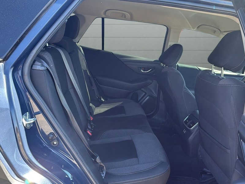 Subaru Outback Vehicle Full-screen Gallery Image 14