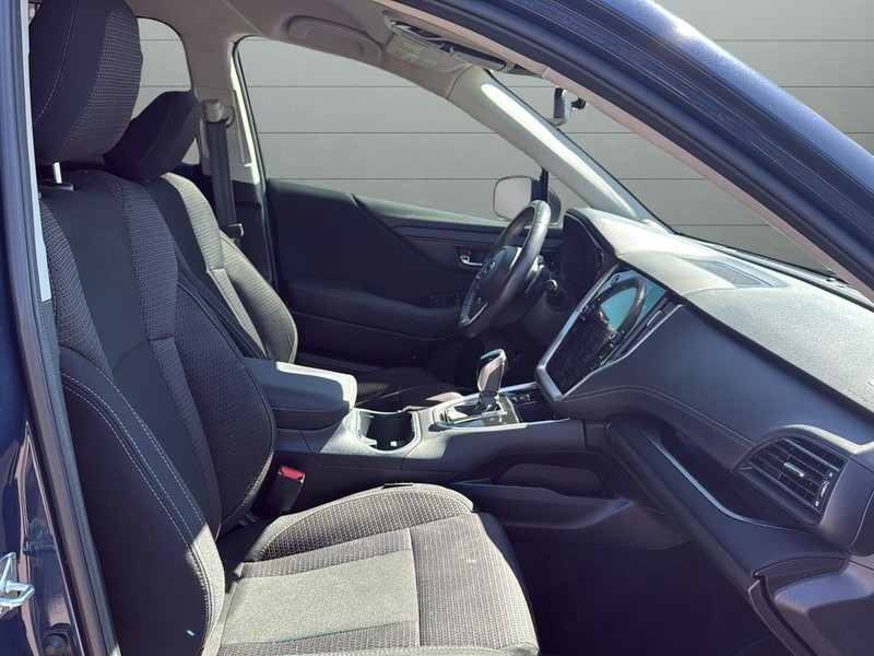 Subaru Outback Vehicle Full-screen Gallery Image 15
