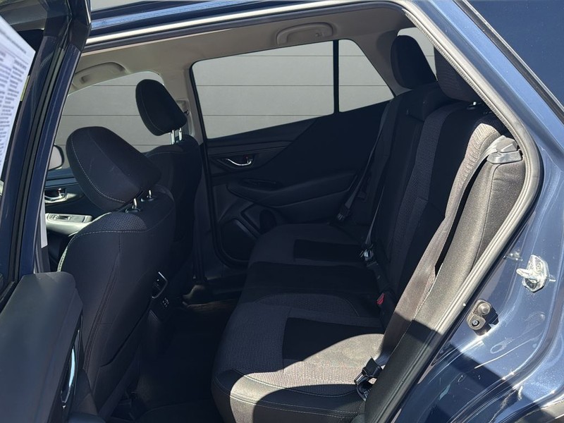 Subaru Outback Vehicle Full-screen Gallery Image 16
