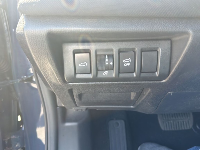 Subaru Outback Vehicle Full-screen Gallery Image 18