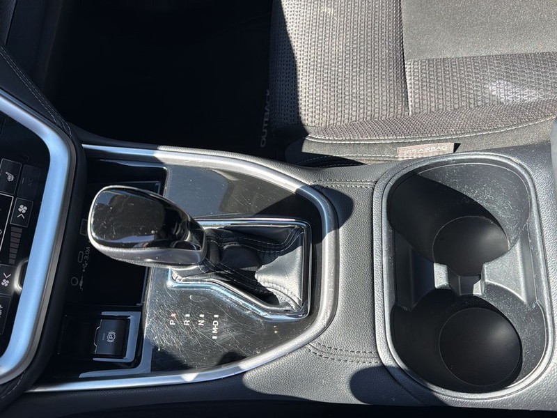 Subaru Outback Vehicle Full-screen Gallery Image 21