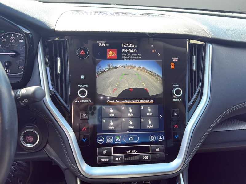 Subaru Outback Vehicle Full-screen Gallery Image 23