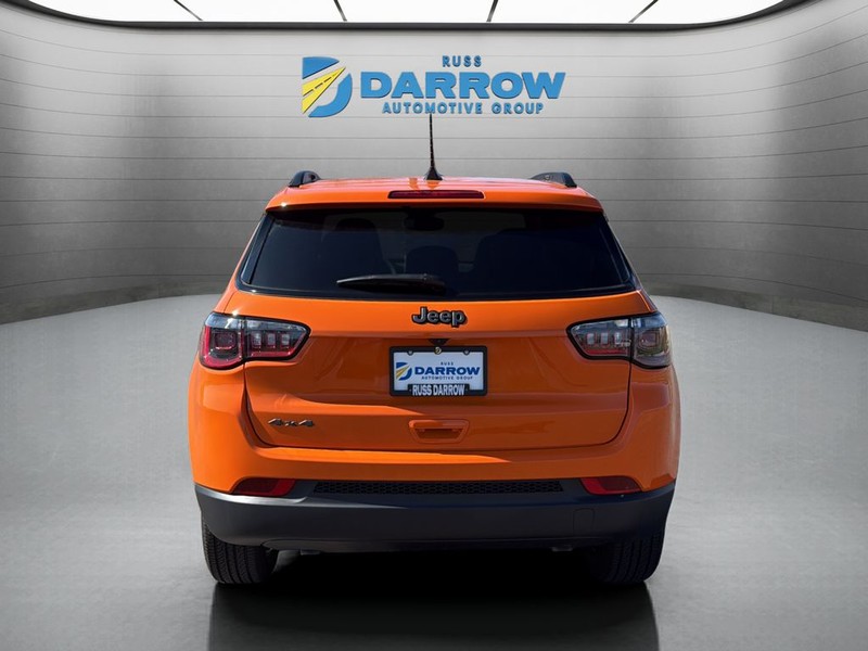 Jeep Compass Vehicle Full-screen Gallery Image 4