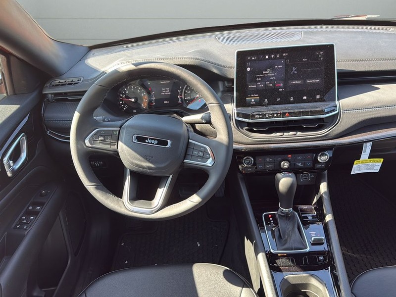 Jeep Compass Vehicle Full-screen Gallery Image 12