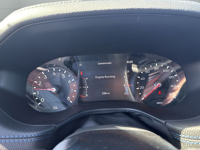 Jeep Compass Vehicle Full-screen Gallery Image 13